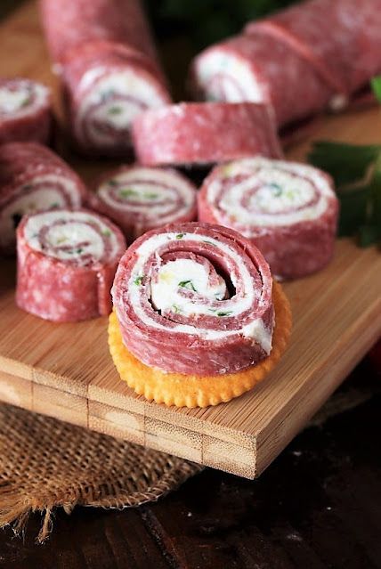 Salami Cream Cheese, Salami Rolls, The Kitchen Is My Playground, Ham Roll Ups, Keto Sandwich, Cream Cheese Roll Up, Pineapple Ham, Cheese Roll, Cream Cheese Rolls