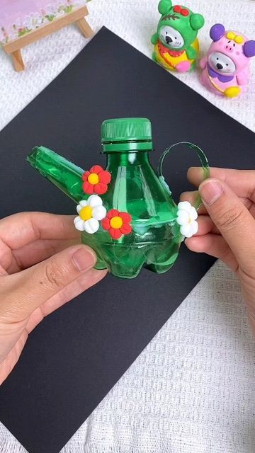 Diy Steps, Cute Water Bottle, Wine Bottle Art, Diy Jar Crafts, Garden Art Sculptures Diy, Plastic Bottle Crafts, Garden Art Crafts, Paper Towel Roll Crafts, Drink Bottle