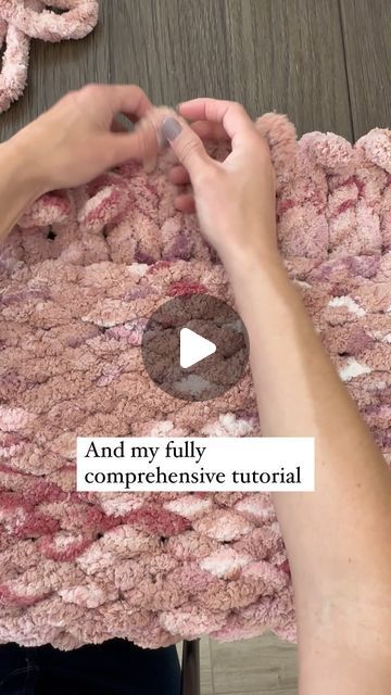 Chunky Hand Knit Baby Blanket Diy, How To Make Fleece Tie Blankets, How To Make A Thick Yarn Blanket, Hand Crochet Tutorial, Chunky Knit Blanket Color Combos, Finger Knitting Projects For Beginners, Chunky Knit Blanket Designs, How To Make A Chunky Blanket By Hand, Chunky Hand Knit Blanket Diy