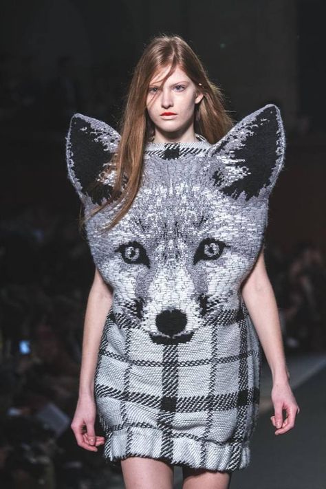 What's even more provocative is the "Spirit of the Wolf" graphic T-shirt underneath. Ugly Fashion, Fox Dress, Paris Fashion Week Runway, Mode Hipster, Bad Fashion, Fashion Fail, Weird Fashion, Fashion Victim, Mein Style