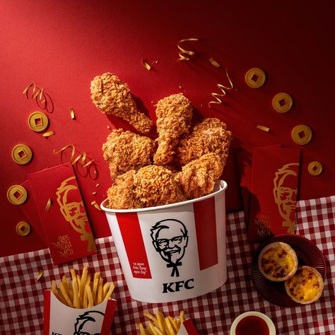 KFC - PROJECT TET :: Behance Standing Banner Design, Fried Chicken Restaurant, Social Media Advertising Design, Photography Food, Graphic Design Lessons, Food Packaging Design, Candy Recipes, Food Packaging, Food Design