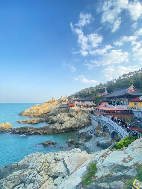 Pretty Places In Korea, South Korea Busan Aesthetic, South Korea Outfit Aesthetic, Summer In South Korea, Haedong Yonggungsa Temple, Korea Busan Aesthetic, South Korea Travel Aesthetic, Korea Places To Visit, South Korea Pics