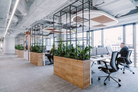 Biophilic workspace at L’Oréal Offices - Warsaw Multipurpose Office Space, Open Office Space Design, Office With Plants, Bureau Open Space, Open Office Design, Design Interior Modern, Outfit Office, Industrial Office Design, Open Space Office