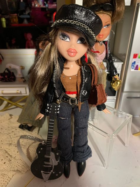 xTina, xCloe, xRoxxin' Party Angelz. 2000s Popstar Outfits, Musician Aesthetic Outfits, Rockstar Halloween Costume, Popstar Outfit, Rockstar Photoshoot, Rock Girl Aesthetic, Rock And Roll Outfits, Glam Rock Fashion, Rock N Roll Fashion