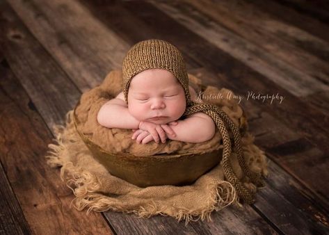 Newborn Bowl & Basket. Photography Props. Newborn Props. Baby Bowl. Newborn Basket. Photo Props. Reproduction Dough Bowl. Primitive Bowl. Resin Bowl. Visit www.princessandthepeaprops.com.au for more! Basket Photography, Outdoor Baby Photography, Newborn Basket, Photo Bb, Doodle Bugs, Resin Bowl, Newborn Pics, Newborn Baby Photoshoot