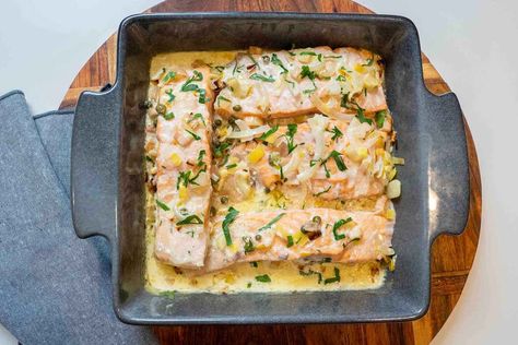 Creamy leek and salmon tray bake Salmon Tray Bake, Vegetarian Chicken, Tray Bake Recipes, Tray Bake, Baked Vegetables, Slow Cooker Soup, Recipes To Make, Homes And Gardens, Baked Salmon