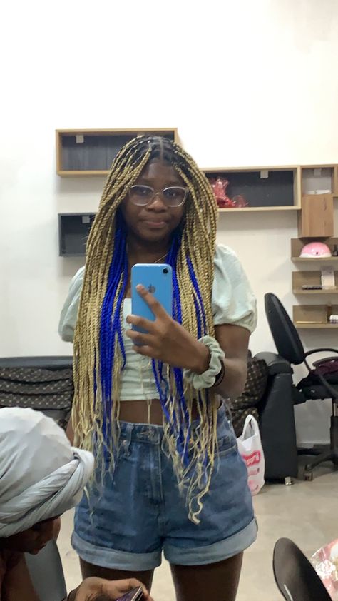 @mxple.fanta on ig!! #braids #peekaboo #knotless #hair Blonde And Blue Peekaboo, Blue And Blonde Braids, Blue Peekaboo Braids, Blonde Peekaboo Braids, Peekaboo Knotless, Braids Peekaboo, Blue Peekaboo, Braids Blue, Peekaboo Braids