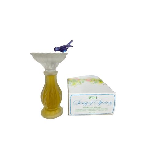 This Charming Avon Song Of Spring Topaze Cologne Bird Bath Bottle Is A Vintage Collectible Item. The 1 Fl Oz Bottle, Designed In A Birdbath Style With A Blue Bird, Showcases A Blend Of Yellow And Blue Colors. Vintage Collectible Item From Avon Yellow And Blue Bird Bath Bottle Contains 1 Fl Oz Of Topaze Cologne Made Of Premium Glass And Fragrance With Original Box Features: Birdbath With Blue Bird Size: Womens 1 Fl Oz Condition: Pre-Owned Good New Old Stock Never Used With Original Box Avon Perfume Bottles, Avon Collectibles, Avon Perfume, Perfume Design, Vintage Avon, Wood Work, Yellow And Blue, Bird Bath, Collectable Items