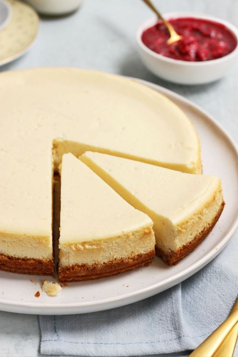 Everyone needs a go-to cheesecake recipe and this is mine! My Perfect Vanilla Cheesecake Recipe is so silky smooth with a creamy filling over a classic graham cracker crust. It makes a modest cheesecake from just 2 packages of cream cheese to feed a small crowd. Best part? No water bath required! Cheesecake Recipes No Water Bath, French Vanilla Cheesecake, Small Cheesecake Recipe, Cheesecake Recipe No Water Bath, Comidas Aesthetic, Best Moist Chocolate Cake, Vanilla Cheesecake Recipes, Scientifically Sweet, Cream Cheese Cheesecake