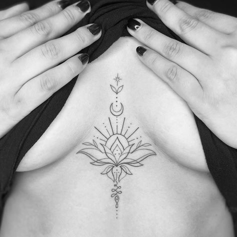 Floral Sternum Tattoo Women, Brust Tattoo Frau, Cute Finger Tattoos, Bookish Tattoos, Small Chest Tattoos, Clever Tattoos, Petite Tattoos, Chest Tattoos For Women, Tattoo Desings