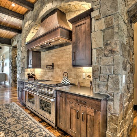 Luxury Rustic Kitchen, Mountain Kitchen, Homes Kitchen, Copper Range Hood, Kitchen Exhaust, Kitchen Designer, Designer Kitchen, Tuscan Kitchen, Paint Kitchen