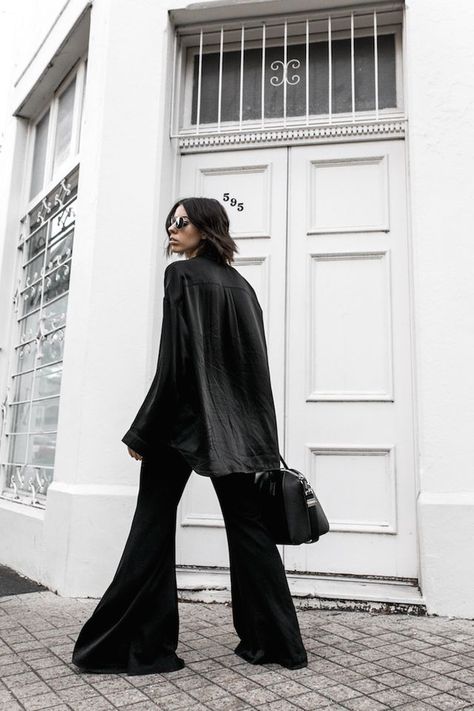 5 Bloggers Show How To Style Flared Pants How To Style Flared Pants, Style Flared Pants, Pyjama Trend, All Black Outfit, Flared Pants, Pant Style, Street Chic, Black Style, How To Style