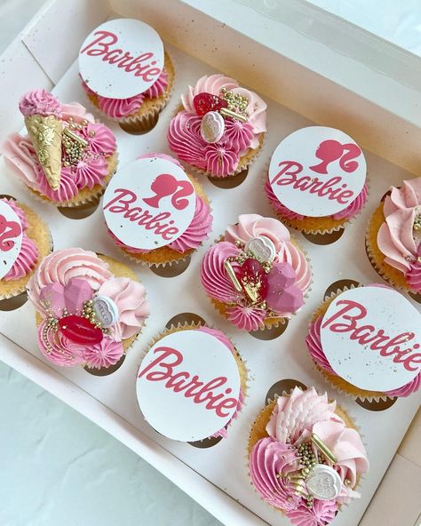 Barbie Fondant Cupcake Toppers, Barbie Birthday Party Desserts, Barbie Pink Cupcakes, Barbie Small Cake, Barbie 2nd Birthday Cake, Barbie Birthday Cupcake Ideas, Barbie Iced Cookies, Barbie Birthday Cake Aesthetic, Barbie Cupcake Cake Ideas