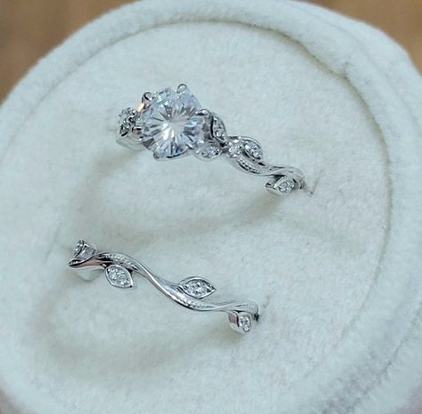 Cute Wedding Rings Aesthetic, Leaf Engagement Ring Set, Leaf Engagement Ring Silver, Promise And Engagement Ring Set, Floral Wedding Ring Silver, Wedding Rings Vine, Wedding Rings With Leaves, Silver Vine Engagement Ring, Engagement Rings Floral Leaves