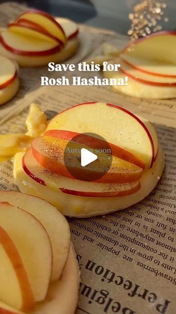 Nina Safar | Kosher Food Blogger on Instagram: "Save this for Rosh Hashanah! 🍎  recipe/reel via @kla.sich   Puff pastry shaped as shown, sprinkle some sugar on top add sliced apples bake then top with powdered sugar.   Follow @kosherinthekitch for more recipe  inspo ❤️" Round Challah For Rosh Hashana, Rosh Hashanah Recipes Dinners, Round Challah, Rosh Hashanah Recipes, Kosher Food, Sliced Apples, Jewish Food, Rosh Hashana, Kosher Recipes