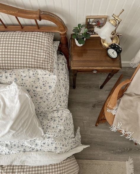 Gingham Galore: Embracing the Timeless Charm of Gingham in Your Bedroom Decor 🧡 | Room Decor Tips | Ever Lasting Blog Bedroom Planning, Room Diys, Heights House, Classic Bedding, Pattern Aesthetic, Barbie Dreamhouse, Aesthetic 2024, Beach Room, Black And White Gingham