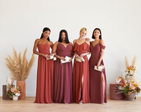 BIRDY GREY 🐥 (@birdygrey) • Instagram photos and videos Bridesmaid Color Scheme, Rosewood Wedding, Beige Bridesmaids, Chocolate Wine, Metallic Wedding, Bridesmaid Colors, Birdy Grey, Bridesmaid Gowns, Wedding Themes Fall