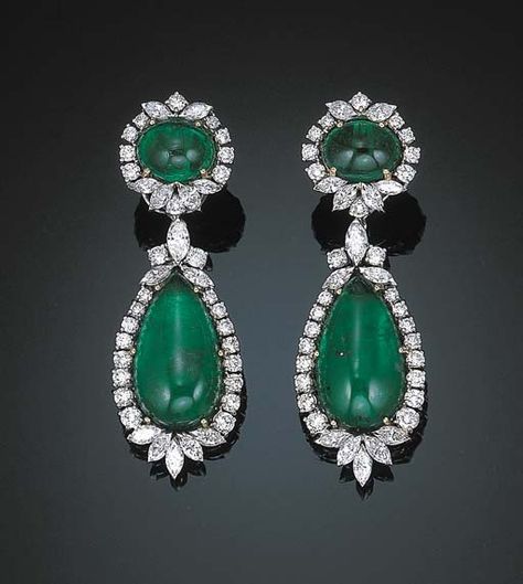 Unique Diamond Earrings, Beautiful Diamond Earrings, Indian Wedding Jewelry Sets, Emerald Diamond Earrings, Diamond Necklace Designs, Jeweled Earrings, Diamond Jewelry Designs, Gold Jewelry Simple, Indian Wedding Jewelry