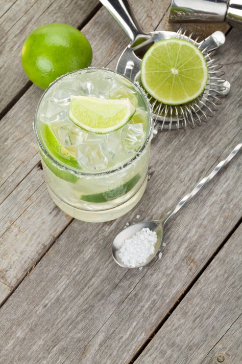 Natural Margarita Recipe, Organic Margarita Recipe, Perfect Margarita Recipe, Margarita Drinks, Homemade Margaritas, Perfect Grilled Cheese, Yummy Cocktails, Perfect Margarita, How To Make Margaritas