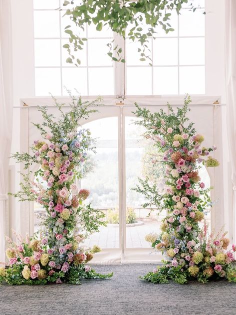 Doorway Arch, Church Wedding Flowers, Floral Arch Wedding, Designer Working, Wedding Arch Flowers, Reception Tables, Arch Flowers, Wedding Altars, Flower Installation