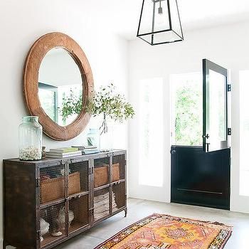 Feng Shui Entryway, Bohemian Farmhouse Decor, Bohemian Farmhouse, Foyer Decorating, Front Entrance, Entrance Rug, Farmhouse Rugs, Decorating On A Budget, Bohemian Home