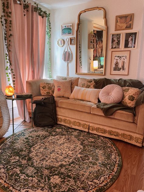 Florence Welch Home Decor, Cottagecore Aesthetic House Decor, Apartment Living Room Cottagecore, French Cottagecore Bedroom, Studio Apartment Cottagecore, Old Lady Apartment, Cottagecore Apartment Decor Living Room, Grandmas Living Room Aesthetic, Boho Cottagecore Aesthetic