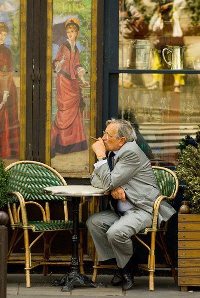 Photos That Tell A Story, People Sitting At Table, Street Photography People, Life Drawing Reference, Shotting Photo, Photographie Portrait Inspiration, Figure Reference, People Poses, Everyday People