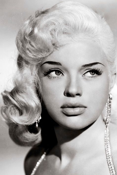 Diana Dors Oud Hollywood, Blake Edwards, Diana Dors, Jacqueline Bisset, Dark Brows, Lady Godiva, Gina Lollobrigida, Natalie Wood, Ava Gardner