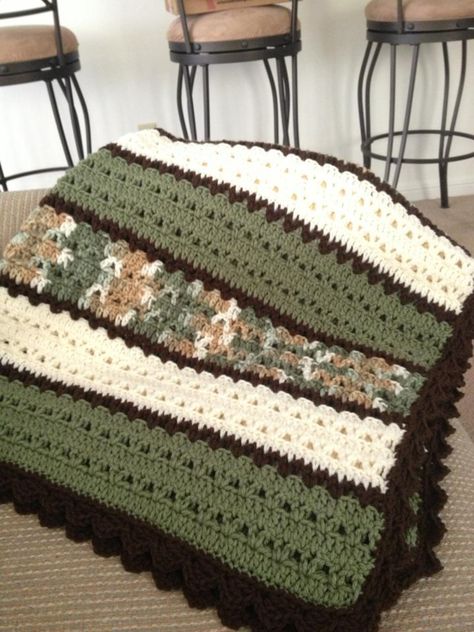 Green, white and brown blanket in double crochet and v stich. Motifs Afghans, Brown Blanket, Afghans Crochet, Confection Au Crochet, Crocheted Blanket, Crochet Afgans, Crochet Blanket Afghan, Haken Baby, Crochet Quilt