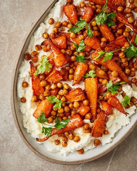 Air fryer carrots and chickpeas with ricotta Cooking Chickpeas, Carrots And Chickpeas, Air Fryer Carrots, Air Fryer Chickpeas, Carrot Dishes, Roasted Carrots And Parsnips, Honey Roasted Carrots, Ricotta Recipes, Seasonal Cooking