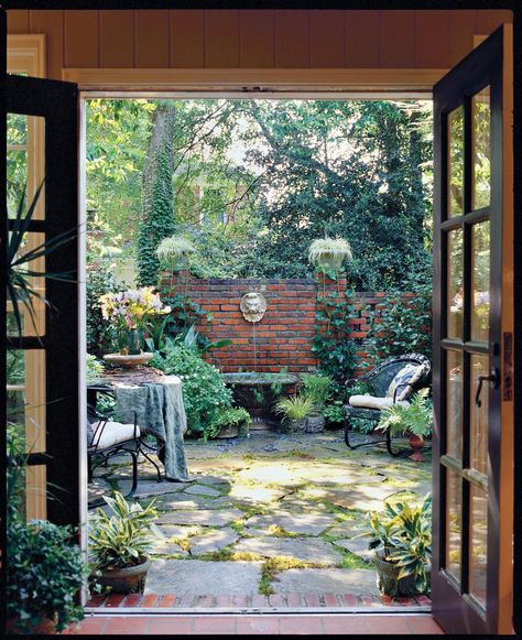 Shady Courtyard Courtyard Landscaping, Small Courtyard Gardens, Courtyard Gardens Design, Courtyard Design, Front Courtyard, Desain Lanskap, Small Courtyards, Backyard Retreat, Garden Bar