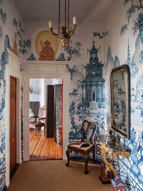 hiepler, brunier, · Apartment Michael Duté Blue White Decor, Chinoiserie Wallpaper, Chinoiserie Chic, White Decor, White Wallpaper, Design Case, Beautiful Interiors, My New Room, 인테리어 디자인