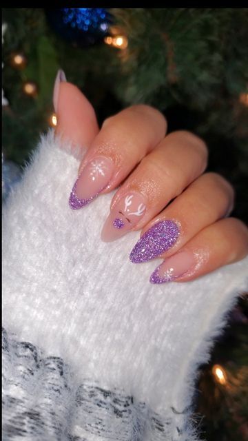 Pink Glitter Nails Christmas, Purple Nails With Snowflakes, Reflected Glitter Nails, Reflective Glitter Nails Christmas, Christmas Nails Purple And Silver, Christmas Nail Designs Purple, Winter Nails Purple Lavender, Light Purple Winter Nails, Purple Holiday Nails Winter