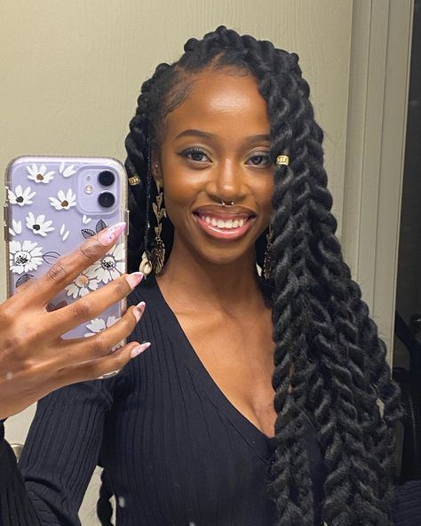 4cthee future Senegalese Twist Hairstyles, Long Box Braids, Senegalese Twist, Pretty Braided Hairstyles, Alternative Hair, African Braids, 4c Hairstyles, New Haircuts, Twist Braids