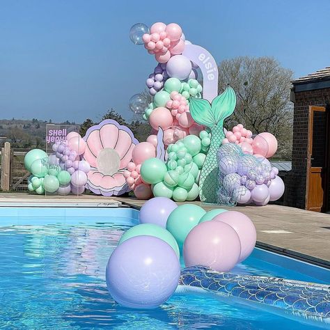 Rainbow Pastel Party, Easy Balloon Arch, Pastel Garland, Mermaid Backdrop, Party Balloon Garland, Mermaid Pool Parties, Mermaid Balloons, Deco Ballon, Mermaid Birthday Party Decorations