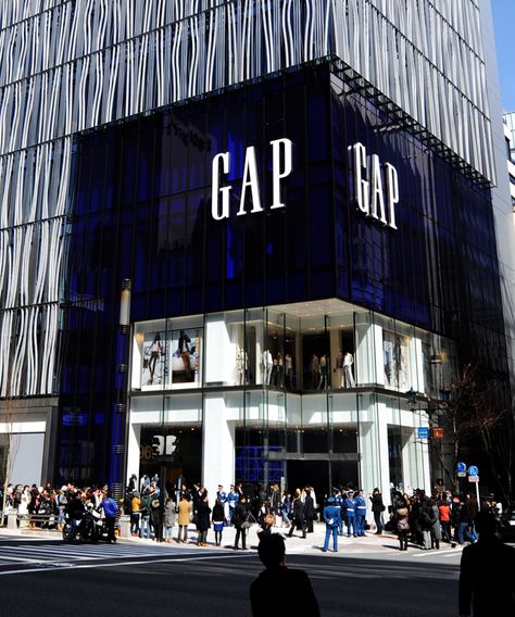 Gap made a major mistake in this Ad. Gap Store, Gap Ads, New Advertisement, Brand Magazine, Clothing Stores, History Facts, Ad Campaign, Coffee Break, Best Coffee