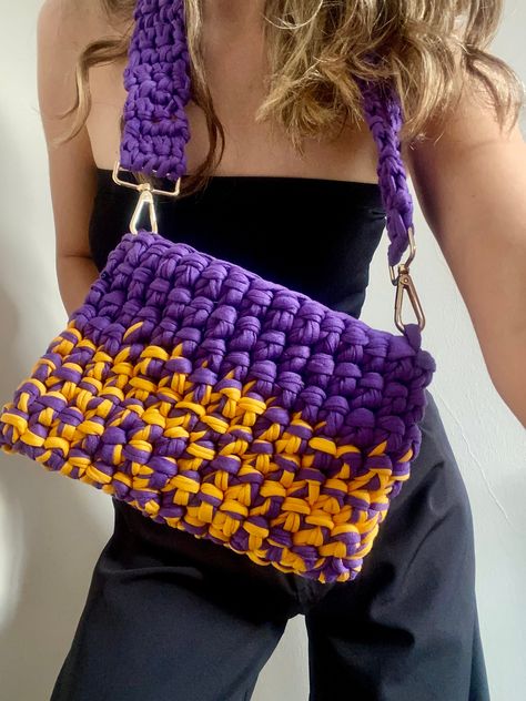 Lakers Bag Chunky Multicolored Big Bag Chunky Purple Yellow - Etsy Crossbody Bag Crochet, Crochet Crossbody Bag, Yellow And Purple, Big Bag, Knitting Wool, Cotton Gifts, Bag Crochet, Big Bags, Romantic Gift