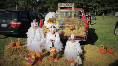 Trunk Or Treat Chicken Coop, Chicken Trunk Or Treat Ideas, Farmer Trunk Or Treat Ideas, Chicken Coop Trunk Or Treat Ideas, Chicken Trunk Or Treat, Farm Themed Trunk Or Treat, Farmer Trunk Or Treat, Trunk Or Treat Farm Theme, Farm Trunk Or Treat