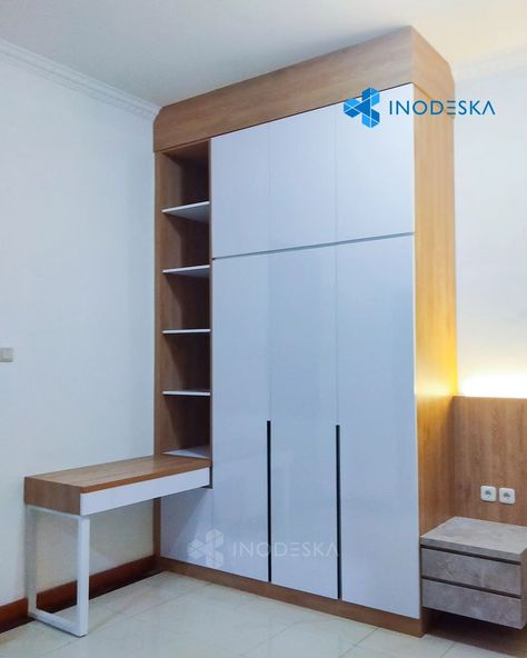 Rangkaian desain meja rias, lemari pakaian, dan panel tempat tidur, kami menghadirkan harmoni sempurna antara fungsi dan estetika dalam kamar Anda.  Dengan Inodeska, wujudkan furniture custom impian Anda yang tak hanya fungsional, tetapi juga memukau secara visual.  Dapatkan kualitas terbaik dengan harga yang kompetitif, hanya bersama kami. Info lebih lanjut : (+62)812-800-999-26 #inodeska #renovasirumah #renovasi #bangunrumah #furniture #interior #cafe #kantor #office #toko #apartement #...