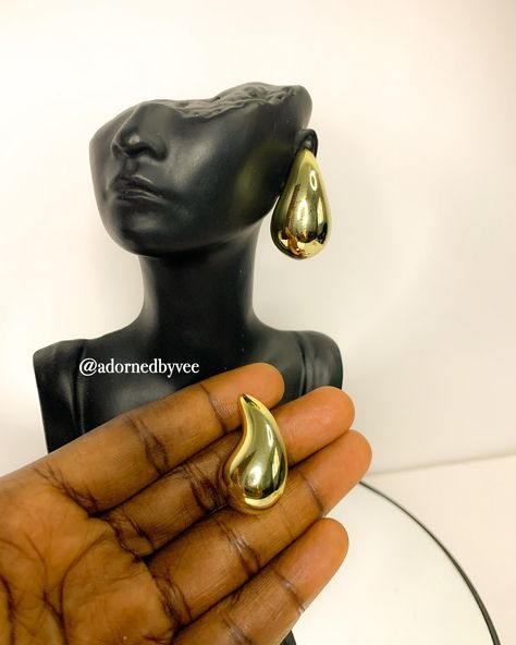 Water drop earrings 🏷️2,500NGN #earrrings #waterdropearrings #pairofearrings #earringsinmowe #earringsinibafo #earringsinmagodo #earringsinmagboro #earringsinlagos Water Drop Earrings, Drop Earring, Water Drop, Water Drops, Jewelry Store, Jewelry Stores, Drop Earrings, Water, On Instagram