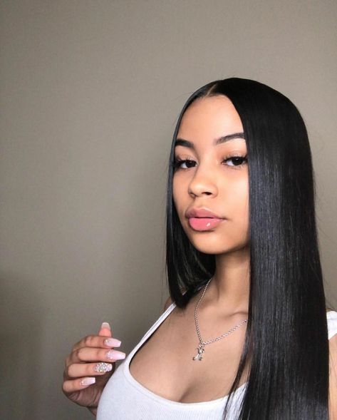 Straight Hair Baddie, Pretty Straight Hair, Brazilian Baddie, Ragazza Gangsta, Brazilian Straight Hair Weave, Straight Weave, Straight Weave Hairstyles, Brazilian Straight Hair, Human Wigs