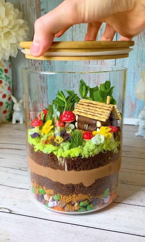 Edible Fairy Garden, Edible Terrarium, Terrarium Cake Ideas, Dessert Terrarium, Cake Terrarium, Terrarium Cake, Edible Terrarium Dessert, Edible Terrarium Cakes, Terrarium Cupcakes