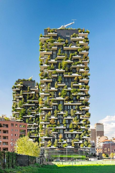 Buildings Around the World With Awesome Gardens Vertical Forest, Green Tower, Green Architecture, Sky Garden, Green City, Building Structure, Pink Houses, Sustainable Architecture, Architecture Presentation