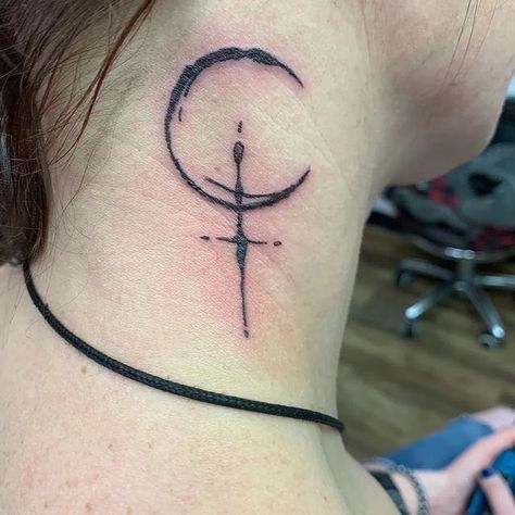 Lilith Black Moon Tattoo, Lilith Moon Tattoo, Black Moon Lilith Tattoo, Dark Feminine Tattoo Ideas, Witchy Tattoos Simple, Lilith Tattoos, Lilith Tattoo Ideas, Lilith Symbol Tattoo, Lilith Tattoo Design