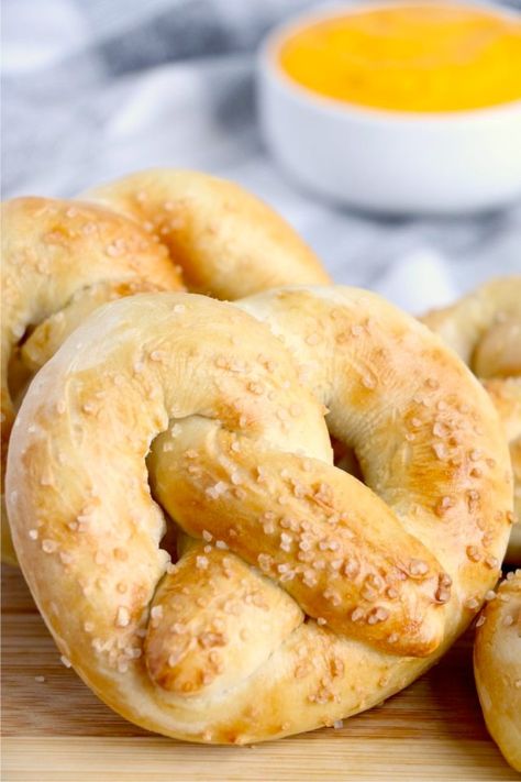 23 Simple Picnic Snacks for Kids - Tinybeans Air Fryer Pretzel Recipes, Airfryer Pretzels, Picnic Snacks For Kids, Air Fryer Pretzels, Air Fryer Soft Pretzel, Easy Picnic Snacks, Picnic Ideas For Kids, Picnic Food Kids, Air Fryer Pretzel