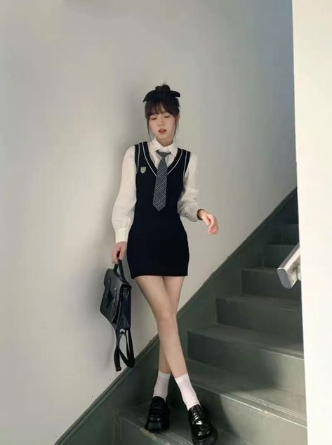 Preppy Gothic Outfits, Girly Kpop Outfit, School Formal Outfits, Korean Girl Uniform, Korean School Outfits Uniform, Asian School Outfits, School Girlfriend Outfit, Nevermore Uniform, Korean Uniform School