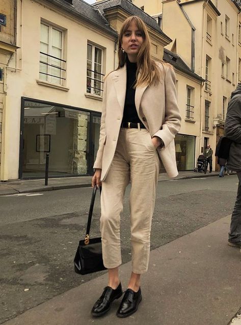 The best beige, ecru and off-white jeans from Arket, Topshop and many more. Click to shop our edit of the best wide-leg and straight-leg pairs. Beige Jeans Outfit, Ecru Jeans, Jean Beige, Off White Jeans, Look Zara, Beige Jeans, Beige Outfit, Outfit Look, Business Attire