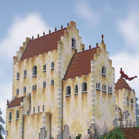 Cliff Face Minecraft, Old Castle Minecraft, Small Castles Minecraft, Wooden Castle Minecraft, Elden Ring Castle, Cute Castle Minecraft, Minecraft Castle Keep, Victorian Homes Minecraft, Minecraft Building Ideas Castle