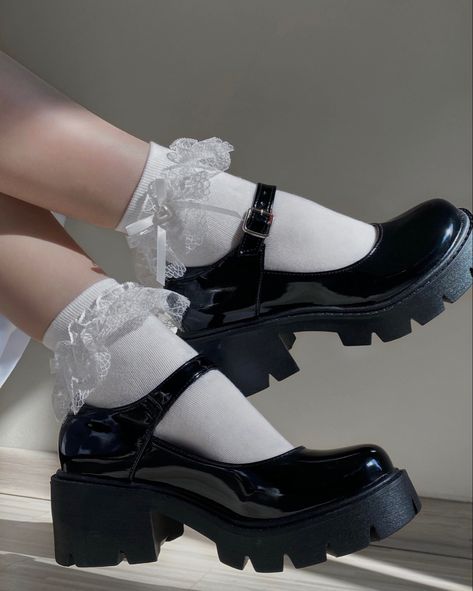 Dolly Shoes Aesthetic, Platform Mary Janes Aesthetic, Platforms Mary Janes, Platformed Mary Janes, Marry Janes Aesthetic, Chunky Mary Janes Outfit Aesthetic, Coqqette Shoes, Marie Janes Shoes, Mary Janes Shoes Aesthetic