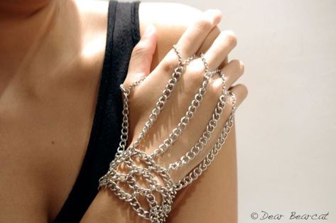 DIY inspiration chain hand jewelry | www.outsapop.com/2010/1… | Flickr Hand Harness, Cool Ear Piercings, Grunge Jewelry, Edgy Jewelry, Dope Jewelry, Silver Chains, Hand Chain, Mode Inspo, Hand Jewelry